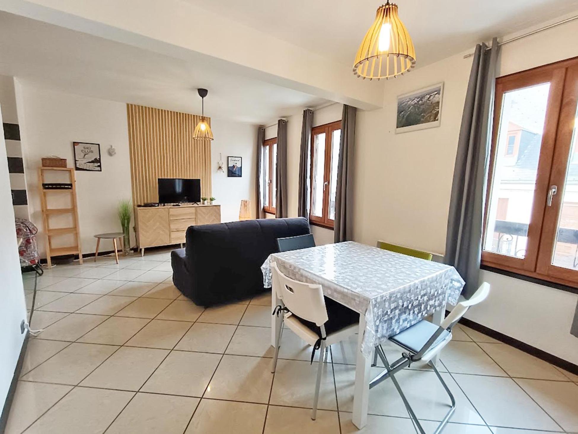 Le Louchonnais, T2, Wifi, 4 Personnes Διαμέρισμα Bagnères-de-Luchon Εξωτερικό φωτογραφία